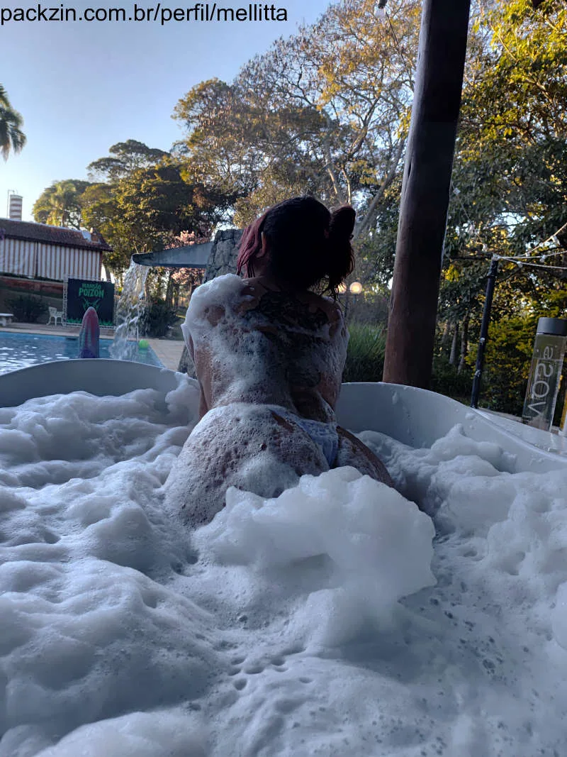 Capa do perfil de Mellitta