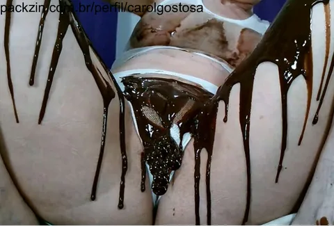 Imagem do pack Espalhando chocolate e tocando sisirica até fazer a bucetinha gozar