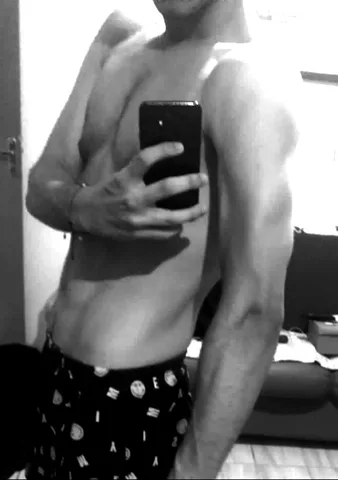3 Fotos com seu nome no meu corpo