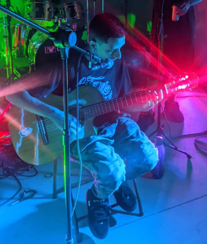 Imagem do serviço Canto e toco qualquer musica