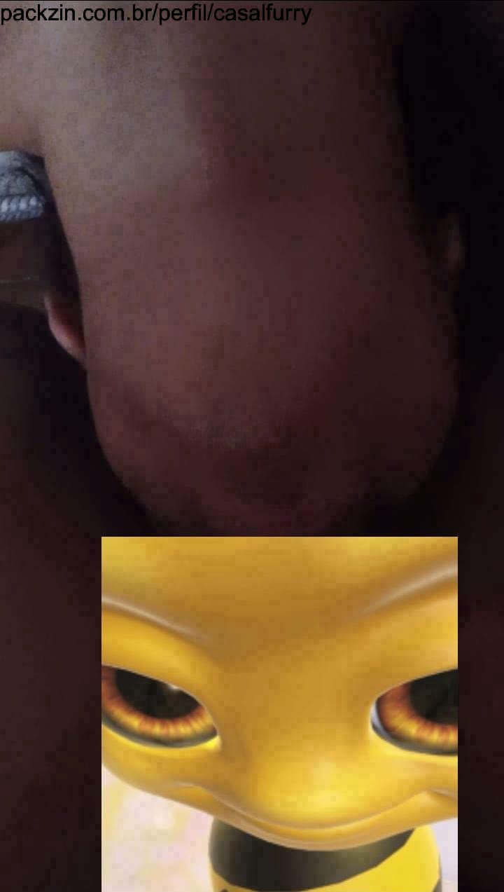 Metendo na minha garganta :0 😈