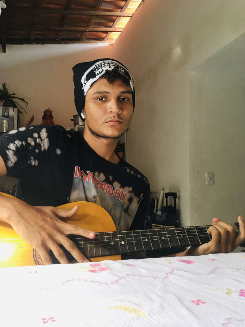 toco uma música ou ensino ela para você
