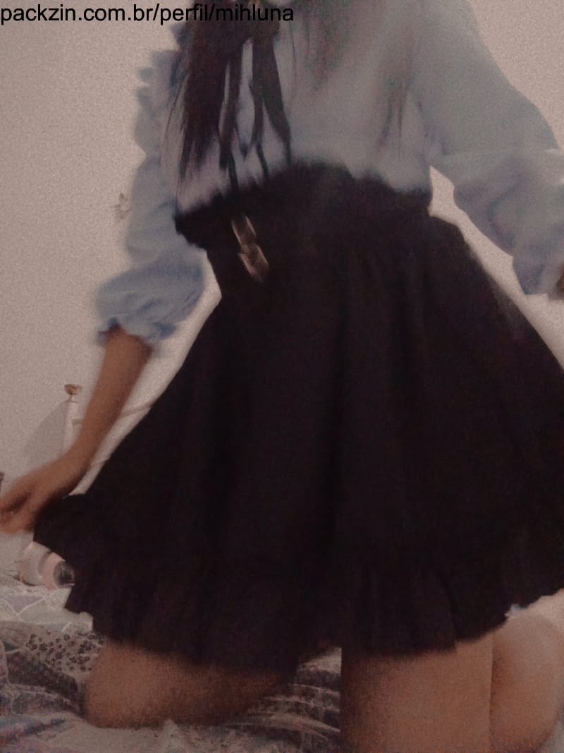 Punheta safadinha + fotinhas usando roupinha Jirai Kei 🎀