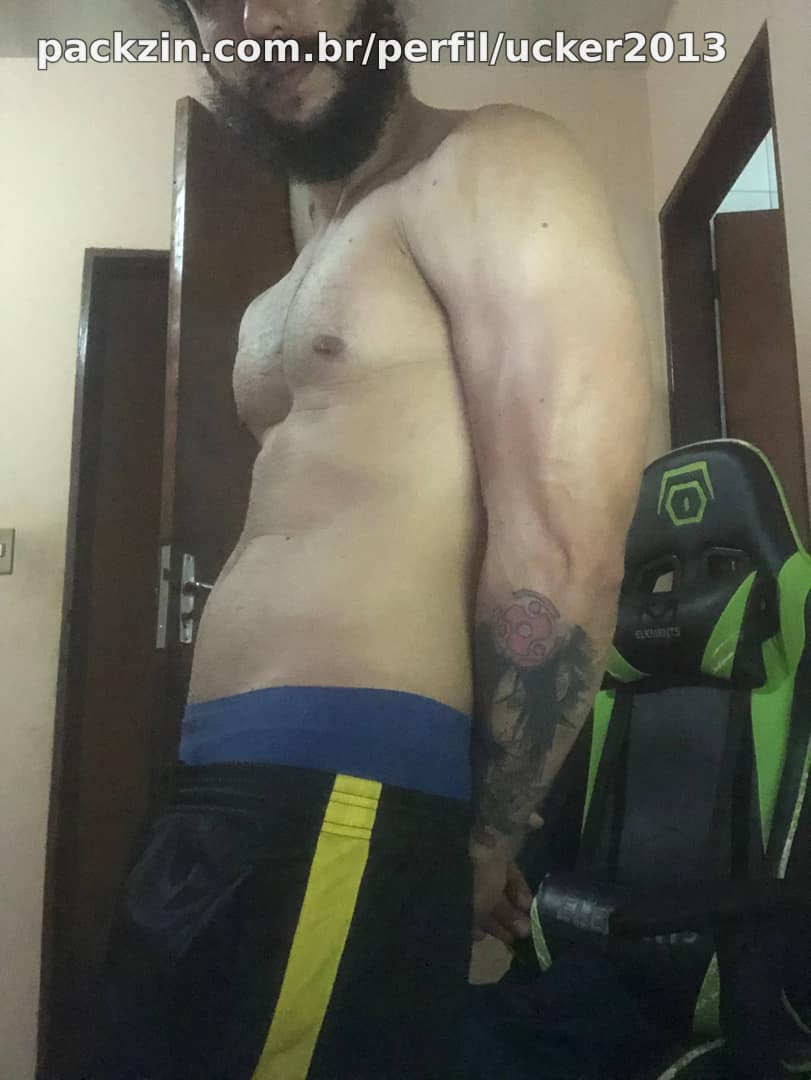 Fodendo com força no pelo e falando muita putaria.
