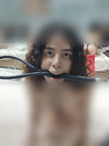 Imagem do pack Mostrando o pezinho e usando plug