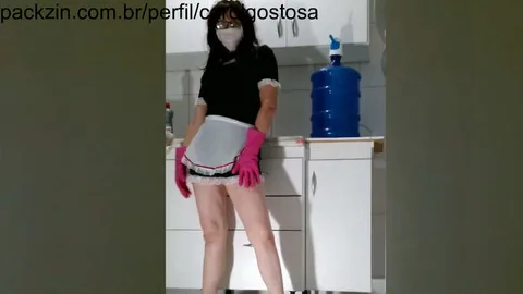Imagem do pack Faxineira gostosa limpando a cozinha sem calcinha